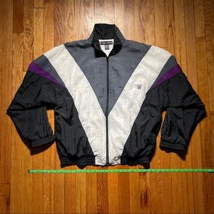 Vintage 90’s Windbreaker Jacket in Great Condition